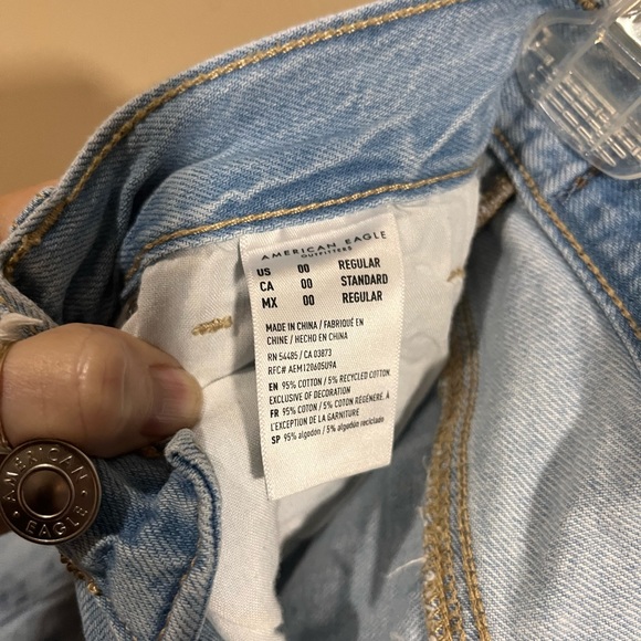 American Eagle Outfitters Distressed MOM STRAIGHT JEAN Size 00 - Picture 6 of 14